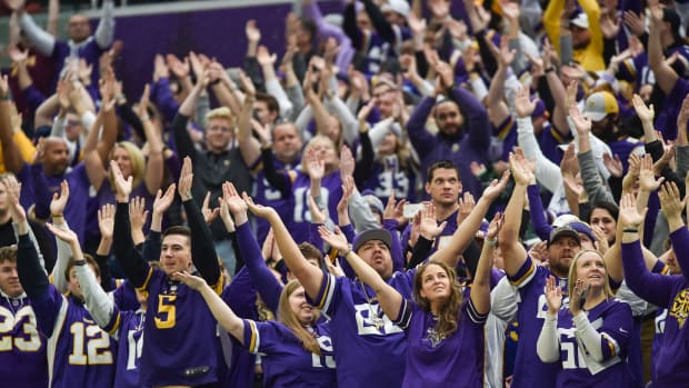 Vikings fans, Skol chant